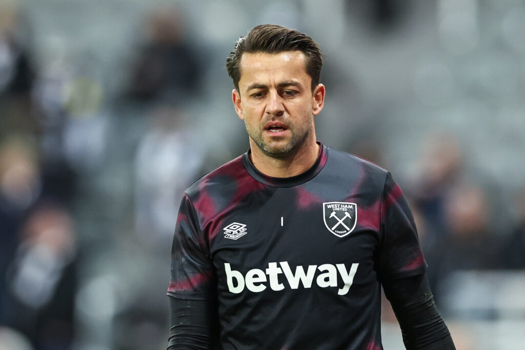 Lukasz Fabianski of West Ham United during the pre-game warmup ahead of the Premier League match Newcastle United vs West Ham United at St. James&#039;s Park, Newcastle, United Kingdom, 25th November 2024

(Photo by Mark Cosgrove/News Images) in ,  on 11/25/2024. (Photo by Mark Cosgrove/News Images/Sipa USA)
2024.11.25 Newcastle
pilka nozna liga angielska
Newcastle United - West Ham United
Foto Mark Cosgrove/News Images/SIPA USA/PressFocus

!!! POLAND ONLY !!!