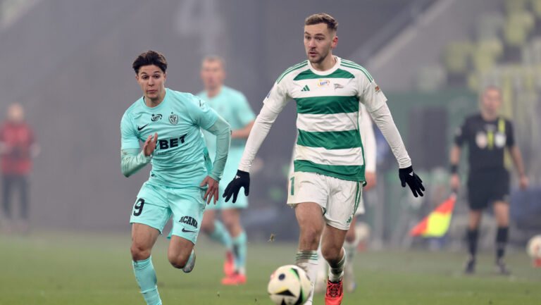 2024.12.07 Gdansk Pilka nozna PKO BP Ekstraklasa sezon 2024/2025 Lechia Gdansk - Slask Wroclaw N/z Arnau Ortiz Dominik Pila Foto Piotr Matusewicz / PressFocus
2024.12.07 Gdansk
Football Polish PKO BP Ekstraklasa season 2024/2025
Lechia Gdansk - Slask Wroclaw
Arnau Ortiz Dominik Pila
Credit: Piotr Matusewicz / PressFocus