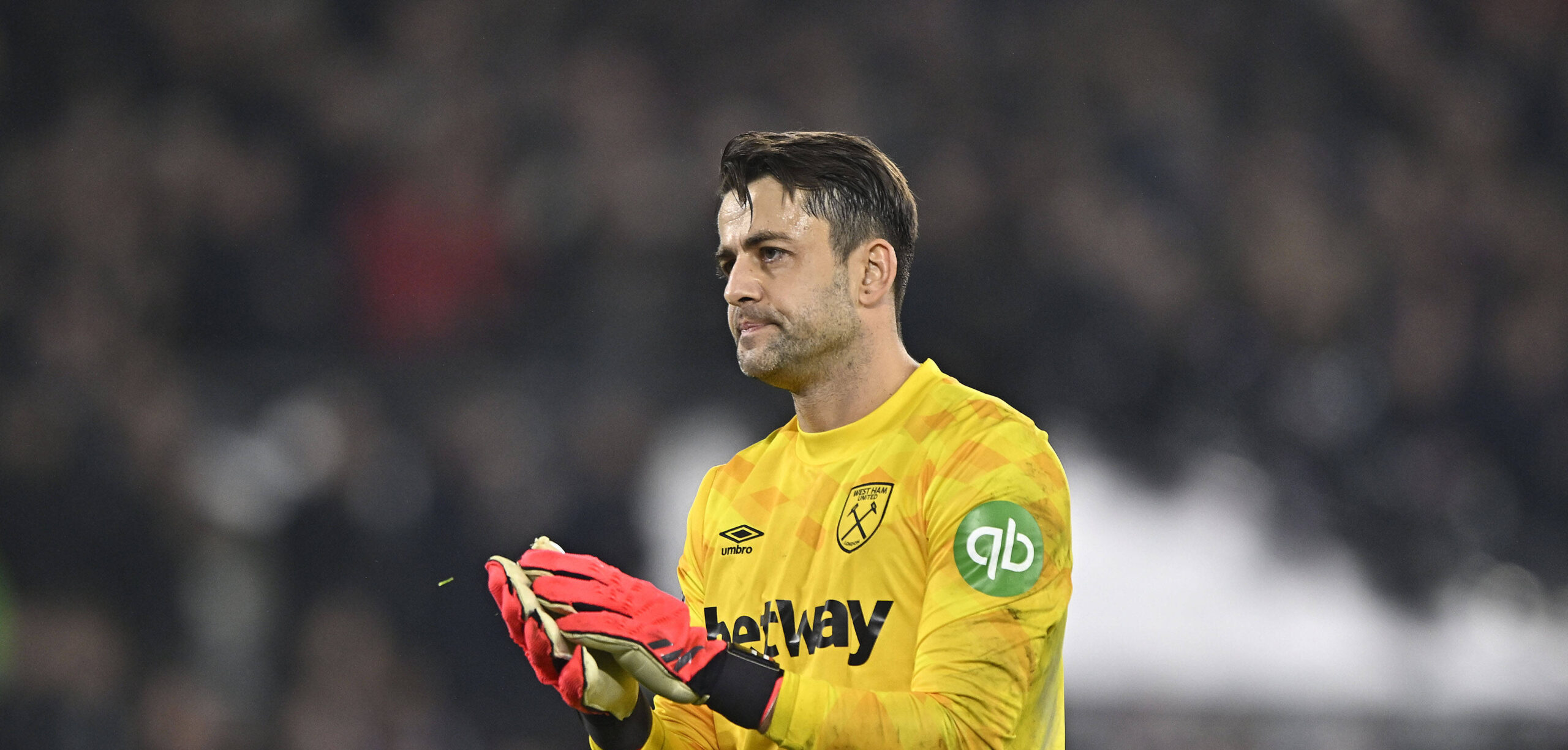West Ham vs Fulham, Premier League Lukasz Fabianski West Ham, goalkeeper applauds the fans at the end of the game during the West Ham vs Fulham Premier League match at the London Stadium Stratford. Stratford The London Stadium UK Copyright: xMartinxDaltonx WestHam_Fulham_140125_MD_051
2025.01.14 Londyn
pilka nozna liga angielska
West Ham - Fulham
Foto IMAGO/PressFocus

!!! POLAND ONLY !!!