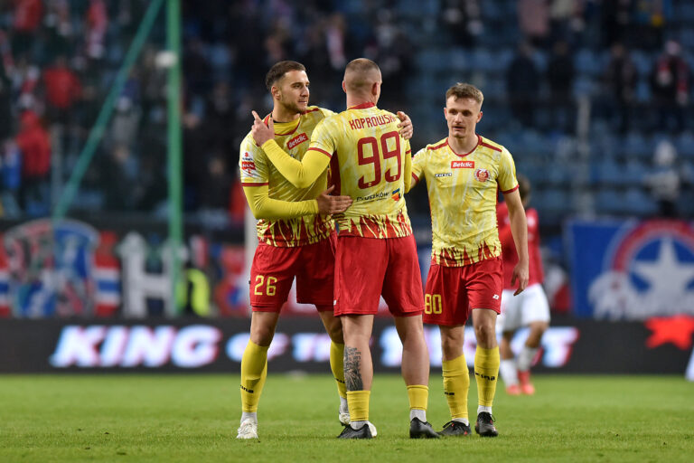 2025.02.15 Krakow
Pilka nozna , Betclic I liga , sezon 2024/25
Wisla Krakow - Znicz Pruszkow
N/z Filip Kendzia, Oskar Koprowski, Patryk Plewka, pilkarze Znicza, radosc po meczu
Foto Krzysztof Porebski / PressFocus

2025.02.15 Krakow
Football , Polish league, second level , 2024/2025 season
Wisla Krakow - Znicz Pruszkow
Filip Kendzia, Oskar Koprowski, Patryk Plewka, pilkarze Znicza, radosc po meczu
Credit: Krzysztof Porebski / PressFocus