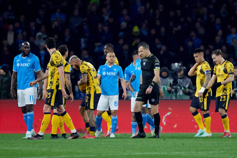 NAPLES, ITALY, MARCH 01: Serie A soccer referee Roberto Daniele Doveri centre during the Serie A soccer match between SSC Napoli and FC Internazionale at the Diego Armando Stadium, in Naples, Italy, on March 01, 2025. SSC Napoli v FA Internazionale Milan - Serie A
2025.03.01 Neapol
pilka nozna , liga wloska
SSC Napoli - Inter Mediolan
Foto IMAGO/PressFocus

!!! POLAND ONLY !!!