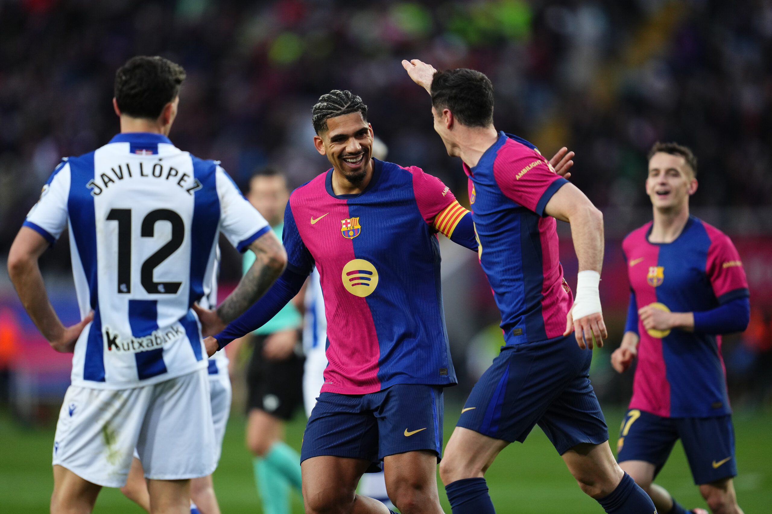 Robert Lewandowski of FC Barcelona celebrates the 4-0 with his teammate Ronald Araujo of FC Barcelona during the La Liga EA Sports match between FC Barcelona and Real Sociedad played at Lluis Companys Stadium on March 02, 2025 in Barcelona, Spain. (Photo by Bagu Blanco / Pressinphoto)


2025.03.03 Barcelona
pilka nozna liga hiszpanska
FC Barcelona - Real Sociedad
Foto Bagu Blanco / Pressinphoto/SIPA USA/PressFocus

!!! POLAND ONLY !!!