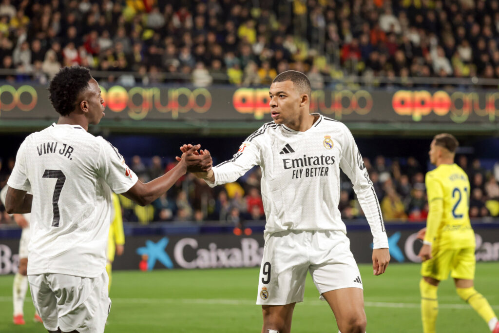 Spain - LaLiga EA Sports - Villarreal CF vs Real Madrid CF - 15/03/202 SPAIN, VILLARREAL, MARCH 15. Kylian Mbappe of Real Madrid shakes hands with Vinicius Junior of Real Madrid during the LaLiga EA Sports match between Villarreal CF and Real Madrid CF. on March 15, 2025 at Estadio de la Ceramica in in Villarreal, Spain. Photo by Manuel Blondeau/ AOP.Press Villarreal Estadio de la Ceramica Spain Copyright: x ManuelxBlondeau/AOP.Pressx AOP20250315 0104
2025.03.15 Villarreal
pilka nozna , liga hiszpanska
Villarreal - Real Madryt
Foto IMAGO/PressFocus

!!! POLAND ONLY !!!