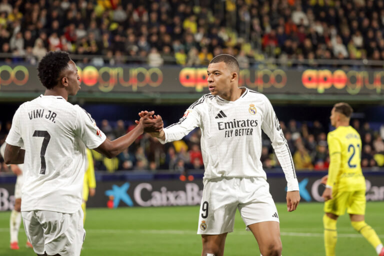 Spain - LaLiga EA Sports - Villarreal CF vs Real Madrid CF - 15/03/202 SPAIN, VILLARREAL, MARCH 15. Kylian Mbappe of Real Madrid shakes hands with Vinicius Junior of Real Madrid during the LaLiga EA Sports match between Villarreal CF and Real Madrid CF. on March 15, 2025 at Estadio de la Ceramica in in Villarreal, Spain. Photo by Manuel Blondeau/ AOP.Press Villarreal Estadio de la Ceramica Spain Copyright: x ManuelxBlondeau/AOP.Pressx AOP20250315 0104
2025.03.15 Villarreal
pilka nozna , liga hiszpanska
Villarreal - Real Madryt
Foto IMAGO/PressFocus

!!! POLAND ONLY !!!