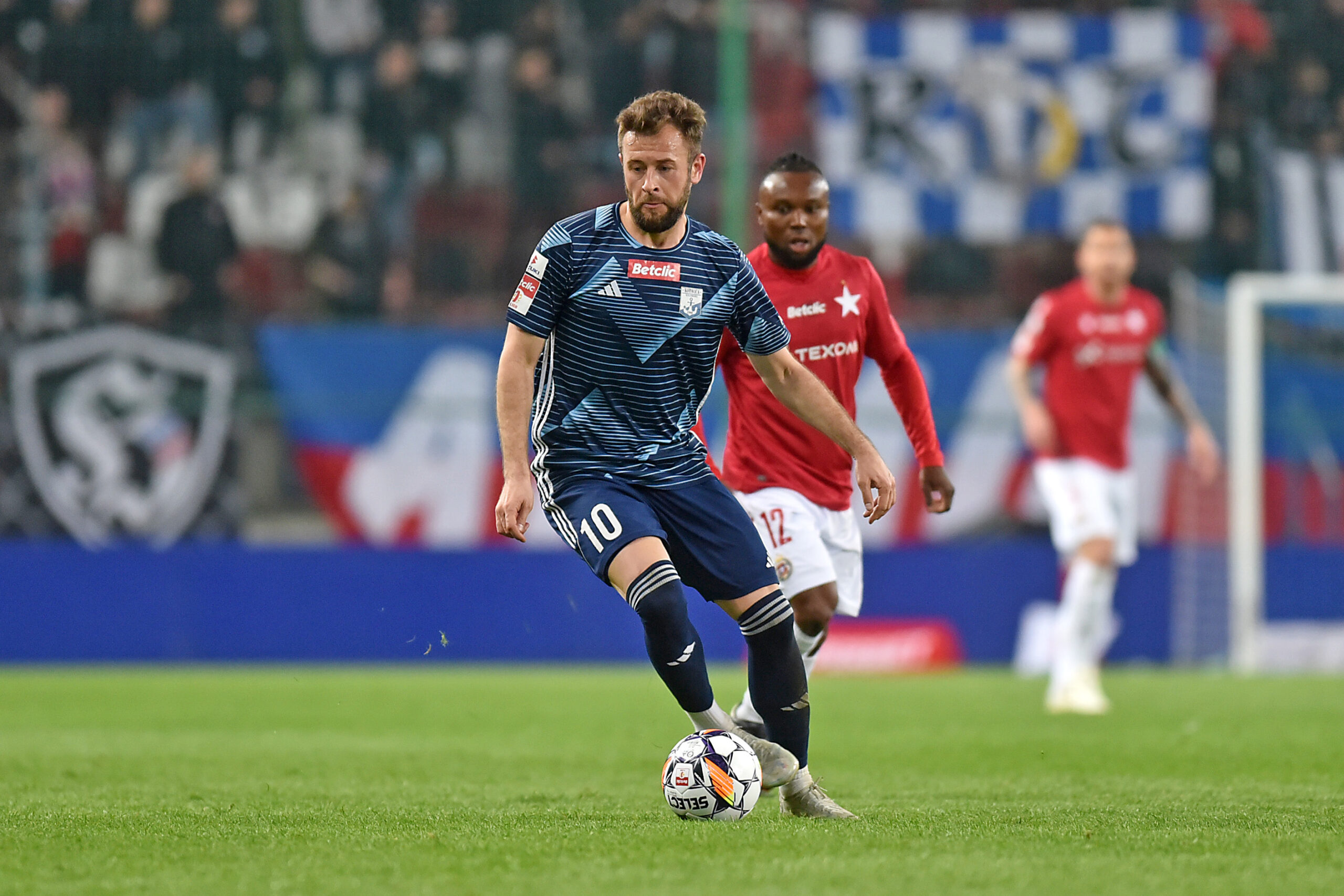 2025.03.28 Krakow
Pilka nozna , Betclic I liga , sezon 2024/25
Wisla Krakow - Kotwica Kolobrzeg
N/z Michal Cywinski, James Igbekeme
Foto Krzysztof Porebski / PressFocus

2025.03.28 Krakow
Football , Polish league, second level , 2024/2025 season
Wisla Krakow - Kotwica Kolobrzeg
Michal Cywinski, James Igbekeme
Credit: Krzysztof Porebski / PressFocus