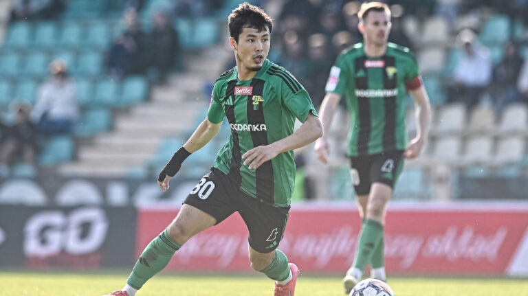 2025.03.29 Leczna Pilka Nozna Betclic 1 Liga Sezon 2024/2025 Gornik Leczna - Ruch Chorzow N/z Bekzod Akhmedov Foto Kacper Pacocha / PressFocus

2025.03.29 Leczna Football Polish First League Betclic Season 2024/2025 Gornik Leczna - Ruch Chorzow

Credit: Kacper Pacocha / PressFocus