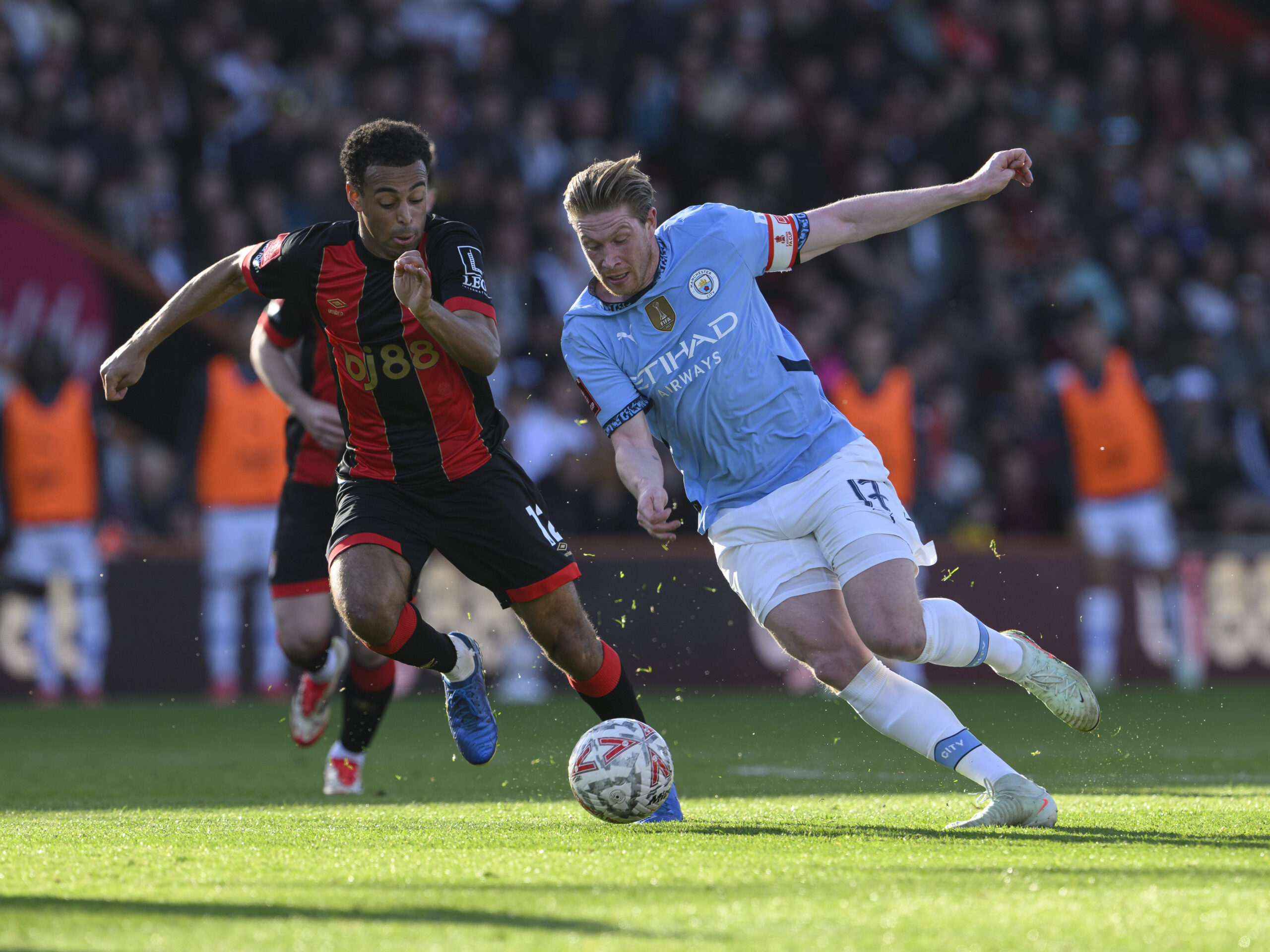 Bournemouth Bournemouth, England, 2025 March 30th. Manchester City&#039;s Kevin De Bruyne (right) battles with Bournemouth&#039;s Tyler Adams (left) during the Emirates FA Cup Quarter-finals Round football match between AFC Bournemouth and Manchester City FC at the Vitality Stadium (Dean Court), Bournemouth, England.  (David Horton / SPP) (Photo by David Horton / SPP/Sipa USA)
2025.03.30  Bournemouth 
pilka nozna puchar anglii
AFC Bournemouth - Manchester City 
Foto SPP/SIPA USA/PressFocus

!!! POLAND ONLY !!!