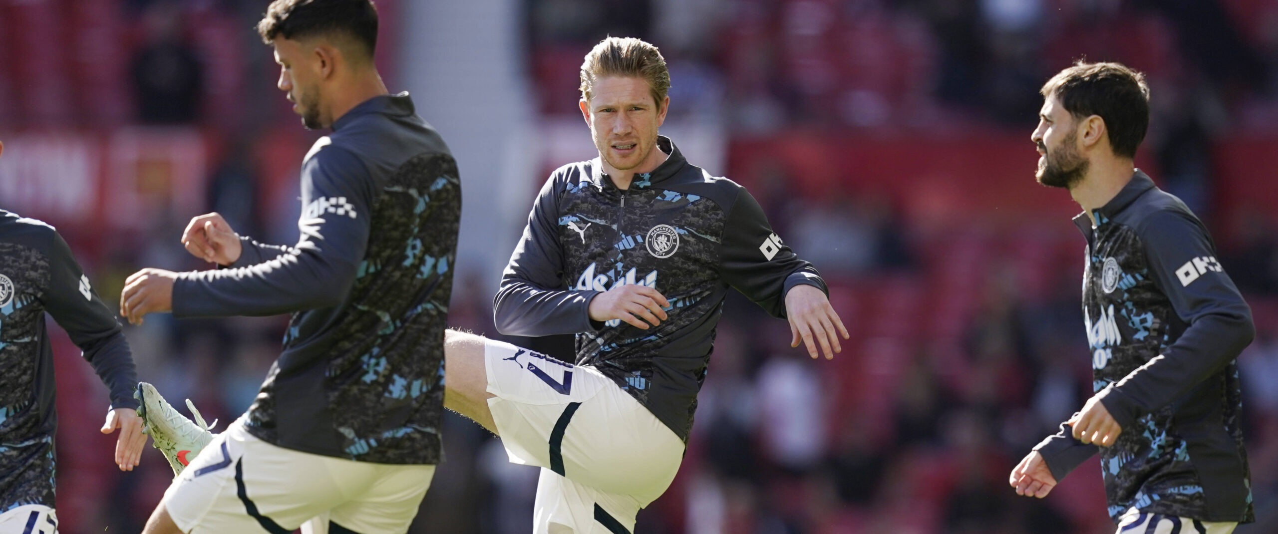 Manchester, England, 6th April 2025. Kevin De Bruyne of Manchester City who captains the side on his last ever appearance in a Manchester derby warms up before the Manchester United, ManU vs Manchester City Premier League match at Old Trafford, Manchester. Picture credit should read: Andrew Yates / Sportimage EDITORIAL USE ONLY. No use with unauthorised audio, video, data, fixture lists, club/league logos or live services. Online in-match use limited to 120 images, no video emulation. No use in betting, games or single club/league/player publications. SPI_013_AY_United_City SPI-3814-0013
2025.04.06 Manchester
pilka nozna , liga angielska
Manchester United - Manchester City
Foto IMAGO/PressFocus

!!! POLAND ONLY !!!