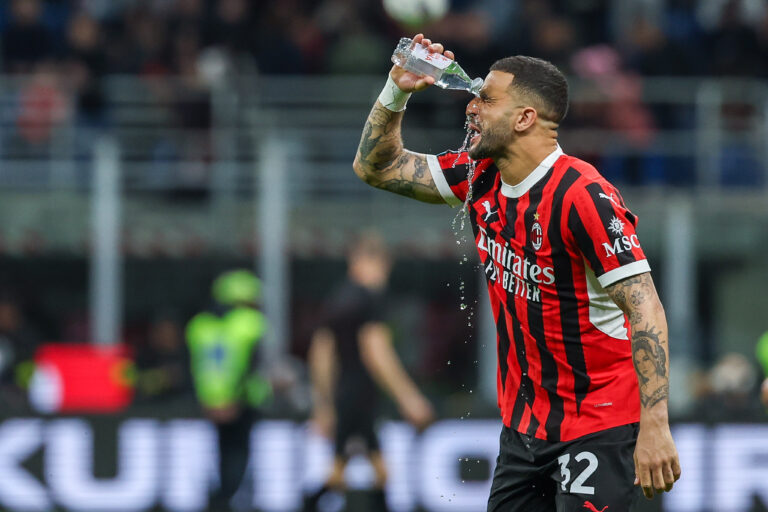 Kyle Andrew Walker of AC Milan seen during Serie A 2024/25 football match between AC Milan and ACF Fiorentina at San Siro Stadium (Photo by Fabrizio Carabelli/IPA Sport / ipa-agency.net/IPA/Sipa USA)
2025.04.06 Mediolan
pilka nozna liga wloska
AC Milan - ACF Fiorentina
Foto IPA/SIPA USA/PressFocus
!!! POLAND ONLY !!!