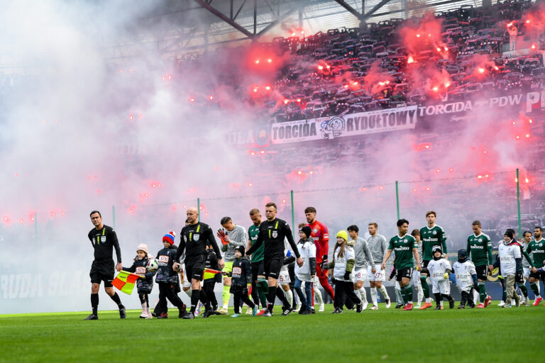 2025.04.06 Zabrze
Pilka nozna PKO Ekstraklasa sezon 2024/2025
Gornik Zabrze - Legia Warszawa
N/z Szymon Marciniak Gornik Zabrze kibice oprawa race ultras pirotechnika
Foto Mateusz Sobczak / PressFocus

2025.04.06 Zabrze
Football Polish League PKO Ekstraklasa season 2024/2025
Gornik Zabrze - Legia Warszawa
Szymon Marciniak Gornik Zabrze kibice oprawa race ultras pirotechnika
Credit: Mateusz Sobczak / PressFocus
