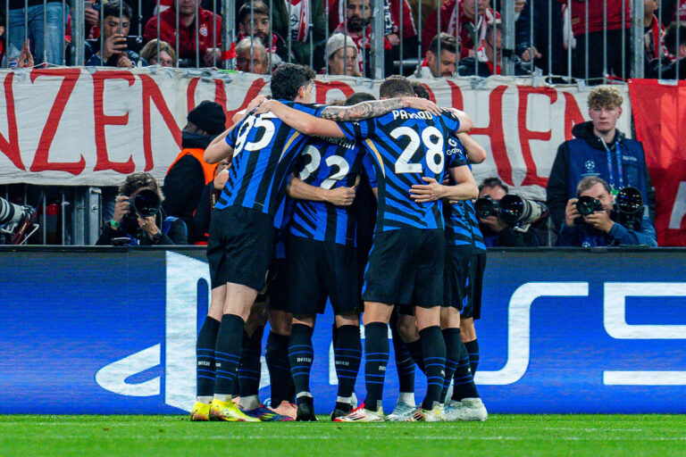 08.04.2025, FC Bayern Munchen vs. Inter Mailand, UEFA Champions League, Viertelfinale-Hinspiel Tor zum 0:1 durch Lautaro Martinez Inter Mailand, 10Benjamin Pavard Inter Mailand, 28 Alessandro Bastoni Inter Mailand, 95 Henrikh Mkhitaryan Inter Mailand, 22 *** 08 04 2025, FC Bayern Munchen vs Inter Milan, UEFA Champions League, quarter-final first leg Goal for 0 1 by Lautaro Martinez Inter Milan, 10 Benjamin Pavard Inter Milan, 28 Alessandro Bastoni Inter Milan, 95 Henrikh Mkhitaryan Inter Milan, 22 Copyright: xBahhoxKarax
2025.04.08 Monachium
pilka nozna , liga mistrzow
Bayern Monachium - Inter Mediolan
Foto IMAGO/PressFocus
!!! POLAND ONLY !!!
