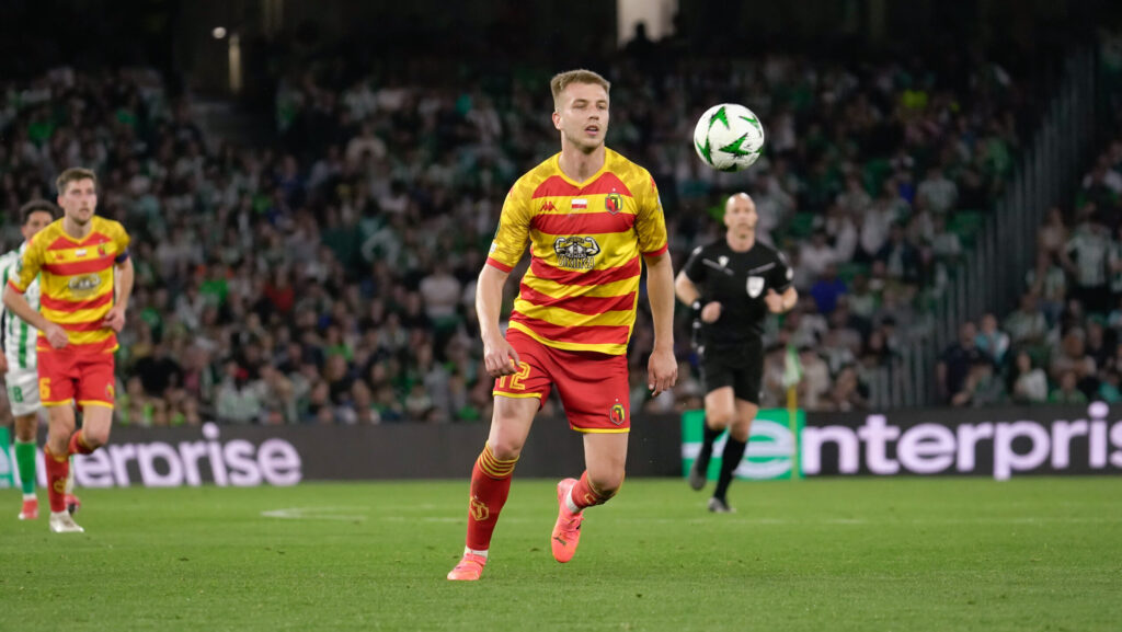 Sevilla, Spain, April 10th 2025 Mateusz Skrzypczak (N72) with the ball during the UEFA Conference League 2024/2025 match between Real Betis and Jagiellonia Bia?ystok at the Estadio Benito Villamarin in Sevilla, Spain  (Andres Lopez Sheridan  / SPP) (Photo by Andres Lopez Sheridan  / SPP/Sipa USA)
2025.04.10 Sewilla
pilka nozna liga konferencji
Real Betis - Jagiellonia Bialystok
Foto SPP/SIPA USA/PressFocus

!!! POLAND ONLY !!!