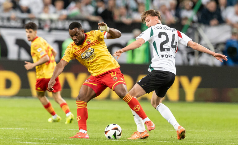 2025.04.13 Warszawa
pilka nozna PKO Ekstraklasa sezon 2024/2025
Legia Warszawa - Jagiellonia Bialystok
N/z Afimico Pululu (Jagiellonia), Jan Ziolkowski (Legia)
Foto Tomasz Jastrzebowski / Foto Olimpik / PressFocus

2025.04.13 Warszawa
Football - Polish PKO Ekstraklasa season 2024/2025
Legia Warszawa - Jagiellonia Bialystok
Afimico Pululu (Jagiellonia), Jan Ziolkowski (Legia)
Credit: Tomasz Jastrzebowski / Foto Olimpik / PressFocus