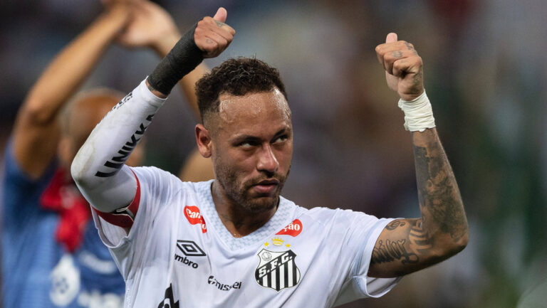 Soccer - Brasileirao 2025 - Fluminense 0:0 Santos RIO DE JANEIRO, BRAZIL - APRIL 13: NEYMAR JR of Santos acknowledges the fans after the team s defeat the match between Fluminense and Santos as part of Brasileirao 2025 at Maracana Stadium on April 13, 2025 in Rio de Janeiro, Brazil. Rio de Janeiro Maracana Stadium Brazil Copyright: xRuanoxCarneiroxRuanoxCarneirox
2025.04.13 Rio de Janeiro
pilka nozna , liga brazylijska
Fluminense - Santos
Foto IMAGO/PressFocus

!!! POLAND ONLY !!!