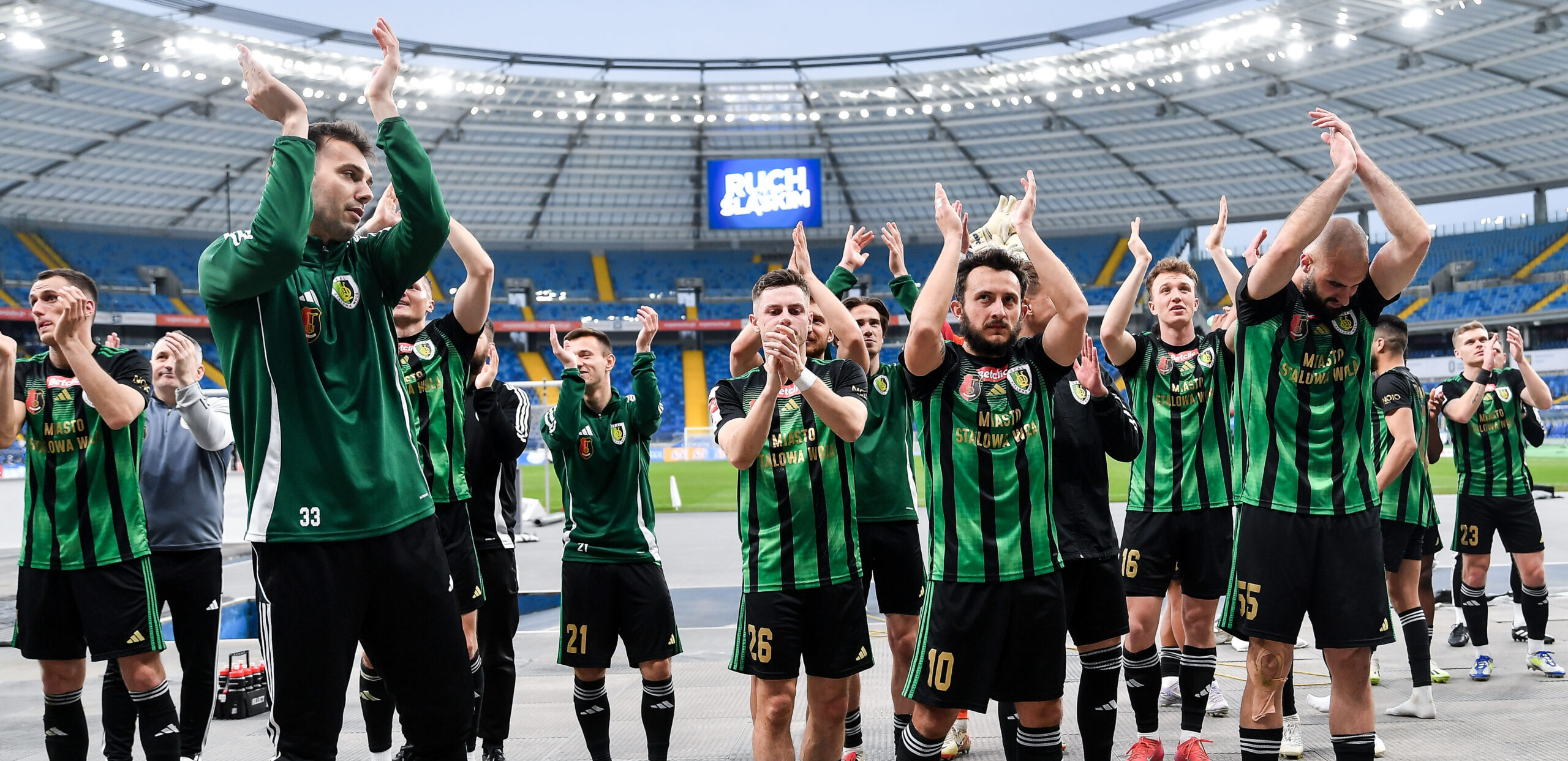 2025.04.13 Chorzow
Pilka nozna Betclic 1. Liga sezon 2024/2025
Ruch Chorzow - Stal Stalowa Wola
N/z Mikolaj Smylek Patryk Zaucha Michal Walski Krystian Lelek Damian Oko
Foto: PressFocus
2025.04.13 Chorzow
Football Polish first league - second level 2024/25 season
Ruch Chorzow - Stal Stalowa Wola
Mikolaj Smylek Patryk Zaucha Michal Walski Krystian Lelek Damian Oko
Credit: PressFocus