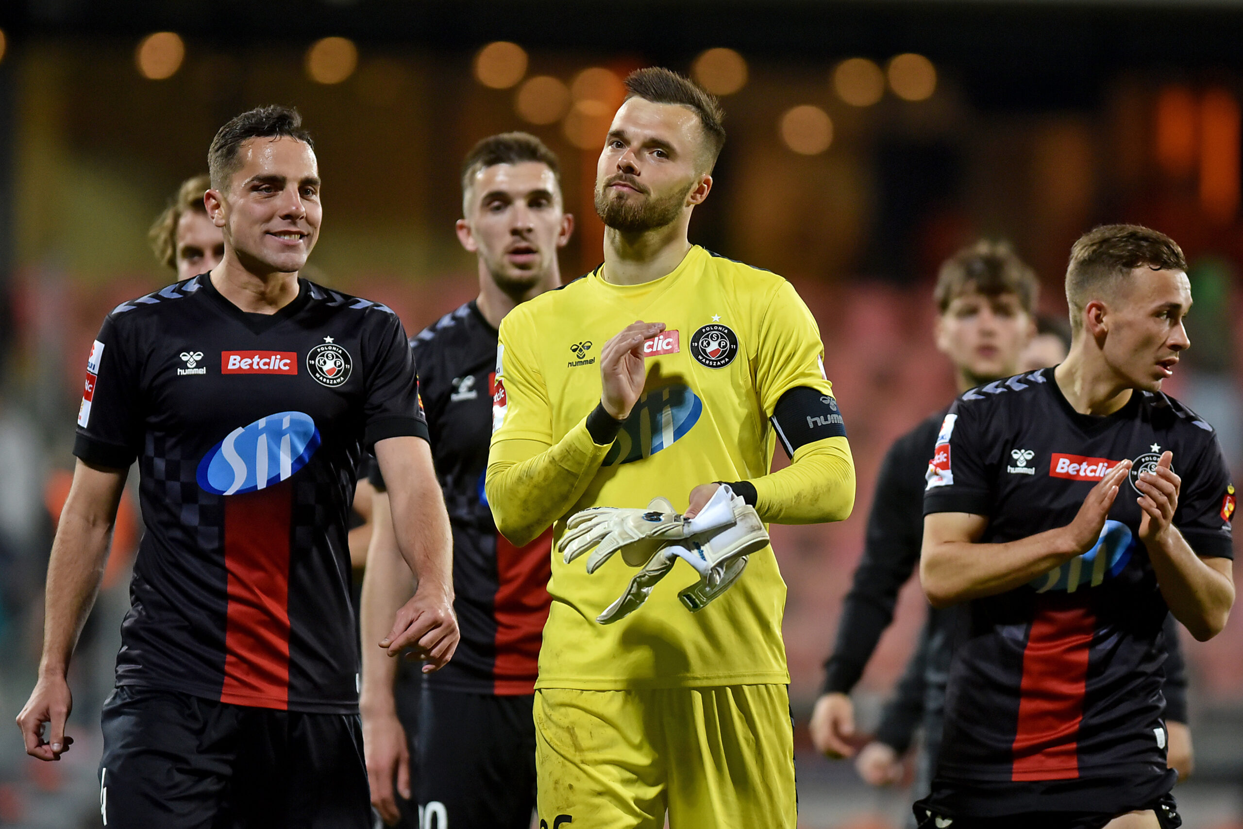 2025.04.14 Nieciecza
Pilka nozna , Betclic I liga , sezon 2024/25
Bruk-Bet Termalica Nieciecza - Polonia Warszawa
N/z Pilkarze Polonii, radosc po meczu, Przemyslaw Szur, Mateusz Kuchta
Foto Krzysztof Porebski / PressFocus

2025.04.14 Nieciecza
Football , Polish league, second level , 2024/2025 season
Bruk-Bet Termalica Nieciecza - Polonia Warszawa
Pilkarze Polonii, radosc po meczu, Przemyslaw Szur, Mateusz Kuchta
Credit: Krzysztof Porebski / PressFocus