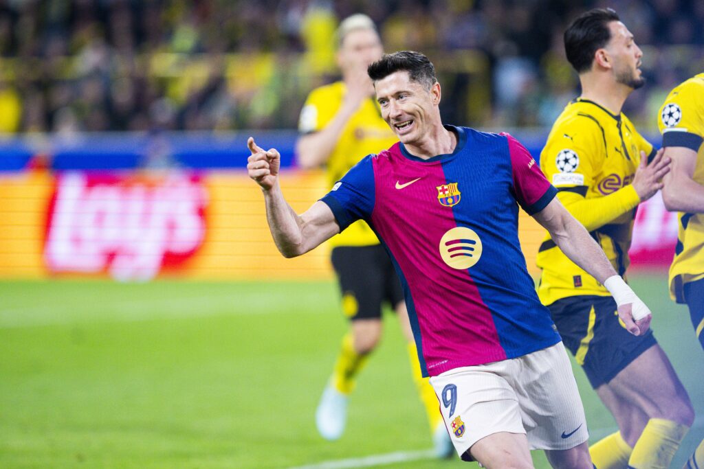 15.04.2025 - Fussball, 2024/2025, UEFA Champions League, Viertelfinale, Borussia Dortmund - FC Barcelona, Barca Robert Lewandowski Barcelona jubelt nach dem Tor zum 2:1 Dortmund Nordrhein-Westfalen Deutschland Signal Iduna Park *** 15 04 2025 Football, 2024 2025, UEFA Champions League, quarter-finals, Borussia Dortmund FC Barcelona Robert Lewandowski Barcelona cheers after scoring to make it 2 1 Dortmund North Rhine-Westphalia Germany Signal Iduna Park