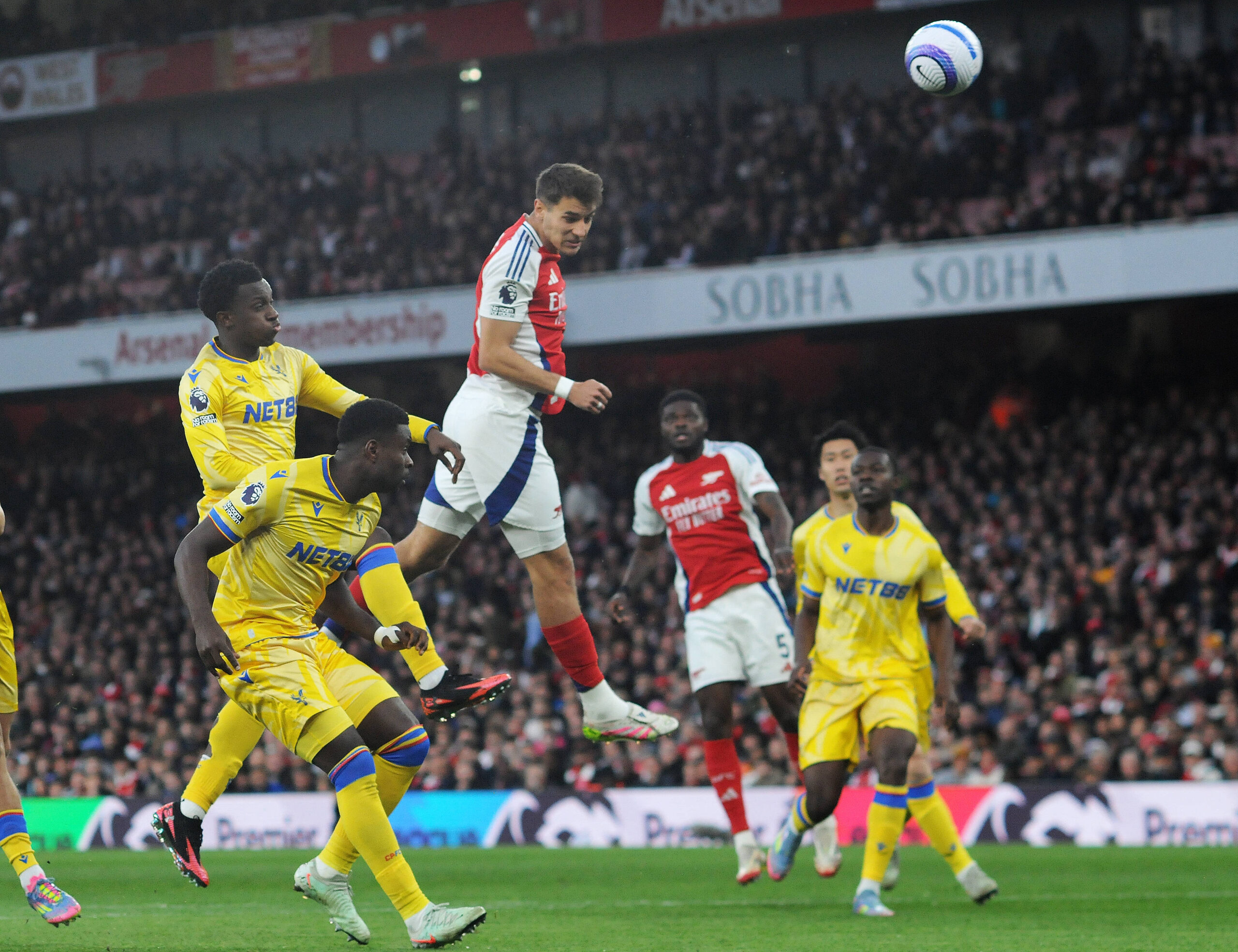 Football - 2024 / 2025 Premier League - Arsenal vs Crystal Palace - Emirates Stadium - Wednesday 23rd April 2025 Jakub Kiwior of Arsenal heads his goal for an early lead PUBLICATIONxNOTxINxUK
2025.04.23 Londyn
pilka nozna , liga angielska
Arsenal Londyn - Crystal Palace
Foto IMAGO/PressFocus
!!! POLAND ONLY !!!