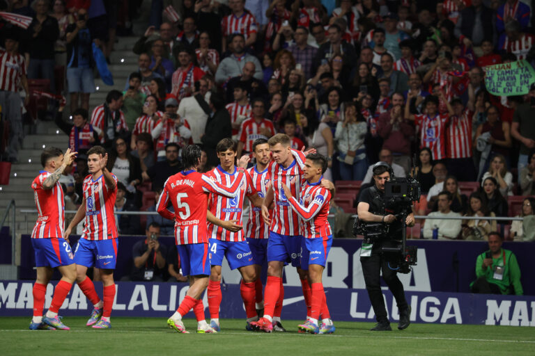 Spain - Atletico de Madrid vs Athletic Club Bilbao - 01/03/2025 SPAIN, MADRID, APRIL 24. Alexander Sorloth of Atletico de Madrid celebrates with his teammates after scoring his sides opening goal during the La Liga EA Sports football match between Atletico de Madrid and Rayo Vallecano at Estadio Civitas Metropolitano on April 24, 2025 in Madrid, Spain. Photo by Manuel Blondeau/ AOP.Press Madrid Civitas Metropolitano Spain Copyright: x ManuelxBlondeau/AOP.Pressx AOP20250424 0004
2025.04.24 Madryt
pilka nozna , liga hiszpanska
Atletico Madryt - Rayo Vallecano
Foto IMAGO/PressFocus

!!! POLAND ONLY !!!