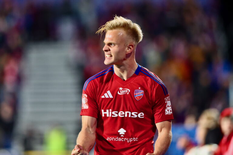 2025.04.25 Czestochowa 
Pilka nozna PKO Ekstraklasa 2024/2025
Rakow Czestochowa - Slask Wroclaw
N/z Brunes Jonatan
Gustav Berggren
Foto Grzegorz Misiak  / PressFocus

2025.04.25 Czestochowa 
Football Polish PKO Ekstraklasa Season 2024/2025
Rakow Czestochowa - Slask Wroclaw
Brunes Jonatan
Gustav Berggren
Credit: Grzegorz Misiak / PressFocus