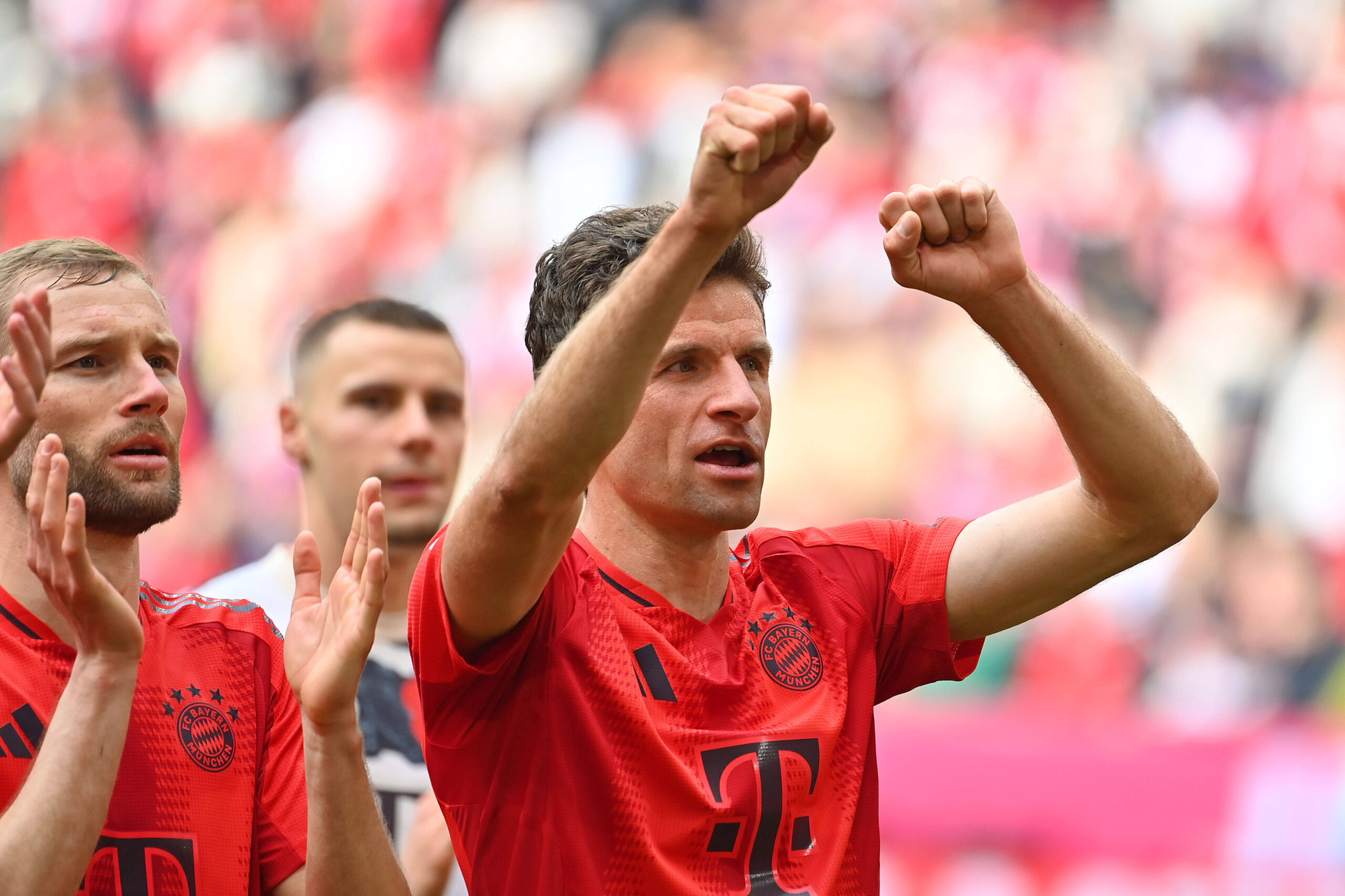 Schlussjubel v.re:Thomas MUELLER MuLLER,Bayern Muenchen,Konrad LAIMER Bayern Muenchen, Jubel,Freude,Begeisterung,Aktion. Fussball 1. Bundesliga Saison 2024/2025, 31.Spieltag, Spieltag31 FC Bayern Muenchen - 1.FSV Mainz 05 3-0 am 26.04.2025 , A L L I A N Z A R E N A. *** Final cheer v re Thomas MUELLER MuLLER,Bayern Muenchen ,Konrad LAIMER Bayern Muenchen , Cheers,Joy,Enthusiasm,Action Football 1 Bundesliga Season 2024 2025, 31 Matchday, Matchday31 FC Bayern Muenchen 1 FSV Mainz 05 3 0 on 26 04 2025 , A L L I A N Z A R E N A
2025.04.26 Monachium
pilka nozna , liga niemiecka
Bayern Monachium - FSV Mainz 05
Foto IMAGO/PressFocus

!!! POLAND ONLY !!!