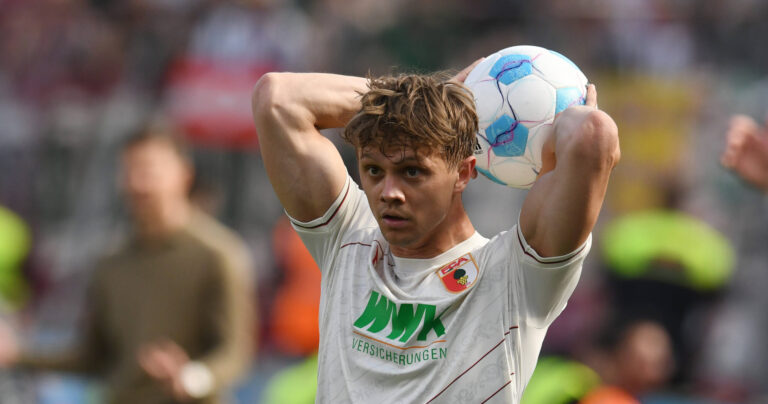 Robert Gumny  FC Augsburg  beim Einwurf. GER, Bayer 04 Leverkusen vs FC Augsburg, Fussball, Bundesliga, 31. Spieltag, Spielzeit 2024/2025, 26.04.2025 DFL REGULATIONS PROHIBIT ANY USE OF PHOTOGRAPHS AS IMAGE SEQUENCES AND/OR QUASI-VIDEO GER, Bayer 04 Leverkusen vs FC Augsburg, Fussball, Bundesliga, 31. Spieltag, Spielzeit 2024/2025, 26.04.2025 Leverkusen *** Robert Gumny FC Augsburg at throw-in GER, Bayer 04 Leverkusen vs FC Augsburg, Football, Bundesliga, Matchday 31, Season 2024 2025, 26 04 2025 DFL REGULATES PROHIBIT ANY USE OF PHOTOGRAPHS AS IMAGE SEQUENCES AND OR QUASI VIDEO GER, Bayer 04 Leverkusen vs FC Augsburg, Football, Bundesliga, Matchday 31, Season 2024 2025, 26 04 2025 Leverkusen Copyright: xEibner-Pressefoto/ThomasxThienelx EP_TTL
2025.04.26 Leverkusen
pilka nozna , liga niemiecka
Bayer 04 Leverkusen - FC Augsburg
Foto IMAGO/PressFocus

!!! POLAND ONLY !!!
