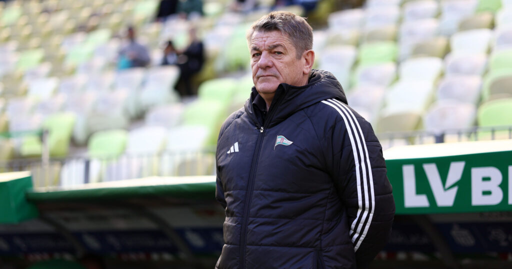 2025.04.26 Gdansk Pilka nozna PKO BP Ekstraklasa sezon 2024/2025 Lechia Gdansk - Piast Gliwice N/z John Carver Foto Piotr Matusewicz / PressFocus

2025.04.26 Gdansk
Football Polish PKO BP Ekstraklasa season 2024/2025 
Lechia Gdansk - Piast Gliwice 
John Carver 
Credit: Piotr Matusewicz / PressFocus