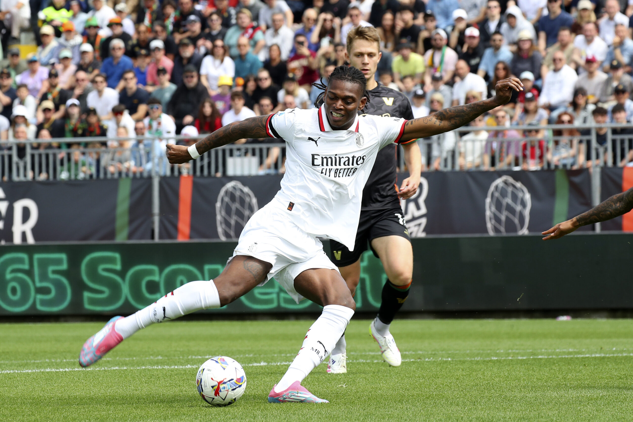 AC Milan’s Rafael Leao   In action during the  Serie A enilive soccer match between Venezia and A.C Milan  at the  Pier Luigi Penzo Stadium, north Est Italy -Sunday , April 27, 2025. Sport - Soccer (Photo by Paola Garbuio /Lapresse)

 (Photo by Paola Garbuio/Lapresse/Sipa USA)
2025.04.27 Wenecja
pilka nozna liga wloska
Venezia FC - AC Milan
Foto LaPresse/SIPA USA/PressFocus

!!! POLAND ONLY !!!