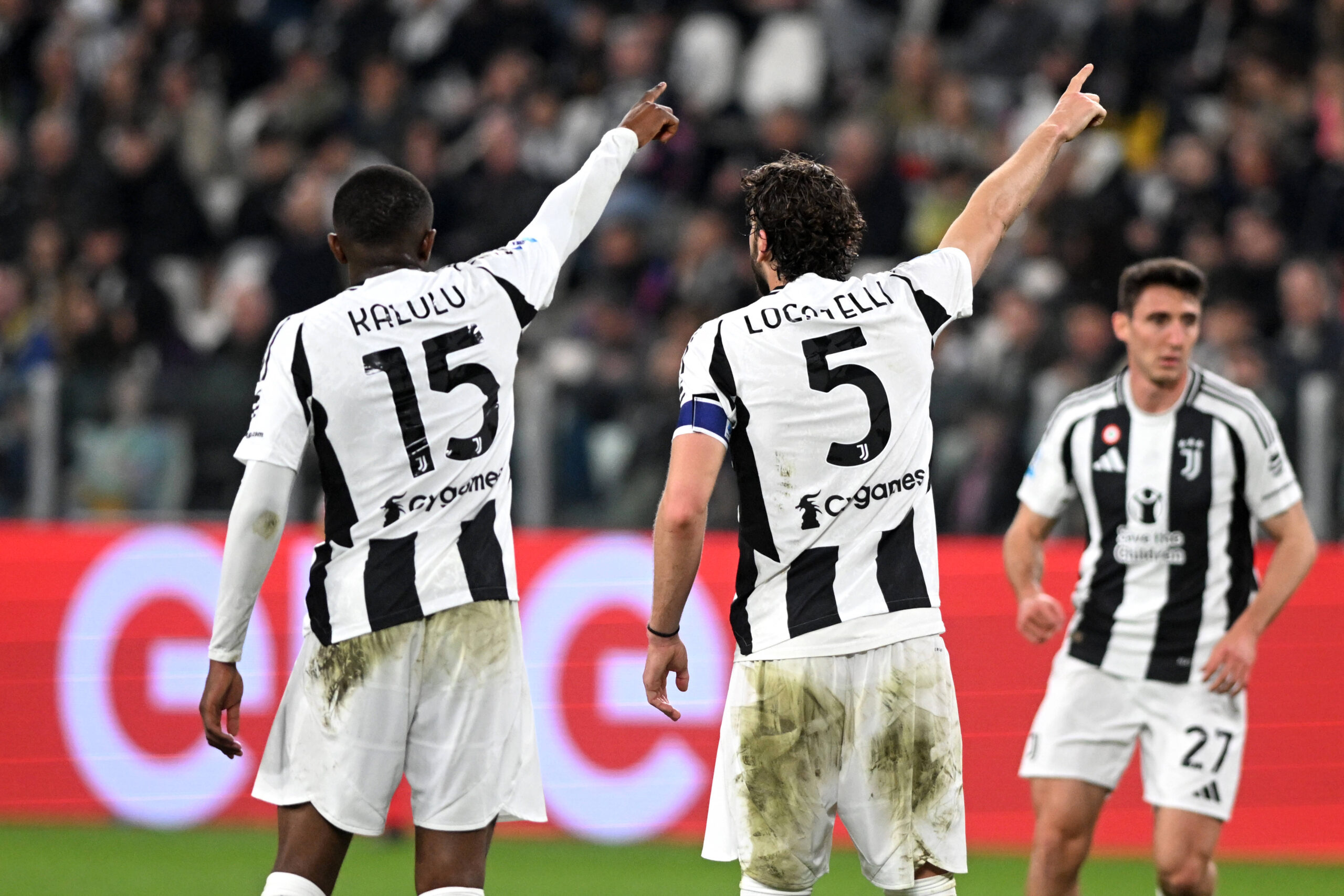 PIERRE KALULU, MANUEL LOCATELLI, Serie A 2024-25, Juventus-Lecce 2-1, azione, action, single shot, gesti, maglia numero SERIE A 2024-25 JUVENTUS-LECCE 2-1
2025.04.12 Neapol
pilka nozna , liga wloska
SSC Napoli - Torino FC
Foto IMAGO/PressFocus
!!! POLAND ONLY !!!