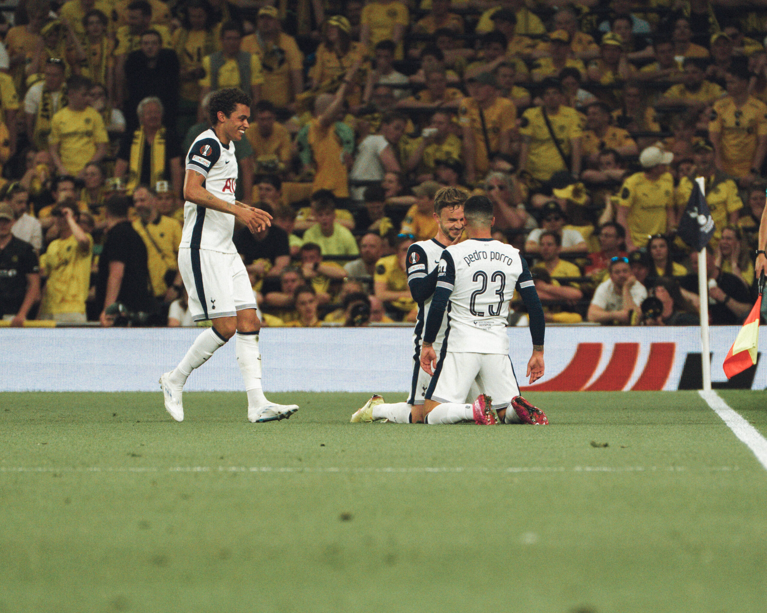 Tottenham Hotspur vs Bodo Glimt, UEFA Europa League Semi-Final 1st Leg, Tottenham Hotspur Stadium, 01-05-25 Tottenham Hotspur vs Bodo Glimt, UEFA Europa League Semi-Final 1st Leg, Tottenham Hotspur Stadium, 01-05-25 James Maddison celebrating goal with Pedro Porro and Brennan Johnson Copyright: xPaddyxMckeownx
2025.05.01 Londyn
pilka nozna , Liga Europy
Tottenham Hotspur - FK Bodo Glimt
Foto IMAGO/PressFocus

!!! POLAND ONLY !!!
