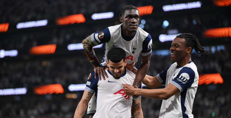 Football - 2024 / 2025 UEFA Europa League - Semi-Finals - First Leg - Tottenham Hotspur vs Bodo/Glimt - Tottenham Hotspurs Stadium - Thursday 1st May 2025. Tottenham Hotspur s Dominic Solanke celebrates scoring his side s third goal from the penalty spot with Yves Bissouma and Destiny Udogie. COLORSPORT / Ashley Western PUBLICATIONxNOTxINxUK
2025.05.01 Londyn
pilka nozna , Liga Europy
Tottenham Hotspur - FK Bodo Glimt
Foto IMAGO/PressFocus

!!! POLAND ONLY !!!