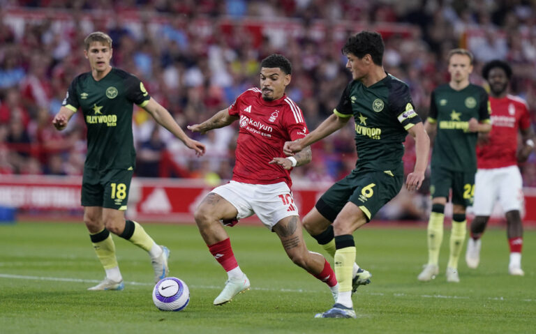 Nottingham, England, 1st May 2025. Morgan Gibbs White of Nottingham Forest C is challenged by Christian Norgaard of Brentford during the Nottingham Forest vs Brentford Premier League match at the City Ground, Nottingham. Picture credit should read: Andrew Yates / Sportimage EDITORIAL USE ONLY. No use with unauthorised audio, video, data, fixture lists, club/league logos or live services. Online in-match use limited to 120 images, no video emulation. No use in betting, games or single club/league/player publications. SPI_072_AY_NOTTINGHAM_FOREST_V_BRENTFORD SPI-3901-0072
2025.05.01 Nottingham
pilka nozna , liga angielska
Nottingham Forest - Brentford
Foto IMAGO/PressFocus

!!! POLAND ONLY !!!