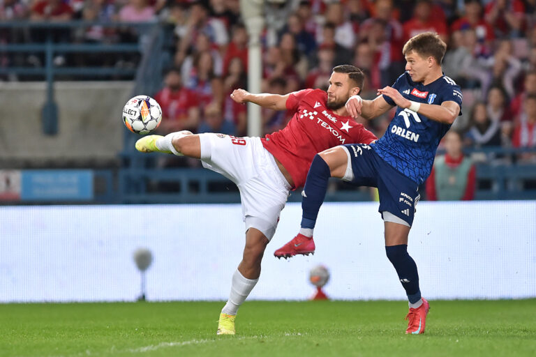 2025.05.02 Krakow
Pilka nozna , Betclic I liga , sezon 2024/25
Wisla Krakow - Wisla Plock
N/z Lukasz Zwolinski, Gleb Kuchko Kuczko
Foto Krzysztof Porebski / PressFocus
2025.05.02 Krakow
Football , Polish league, second level , 2024/2025 season
Wisla Krakow - Wisla Plock
Lukasz Zwolinski, Gleb Kuchko Kuczko
Credit: Krzysztof Porebski / PressFocus
