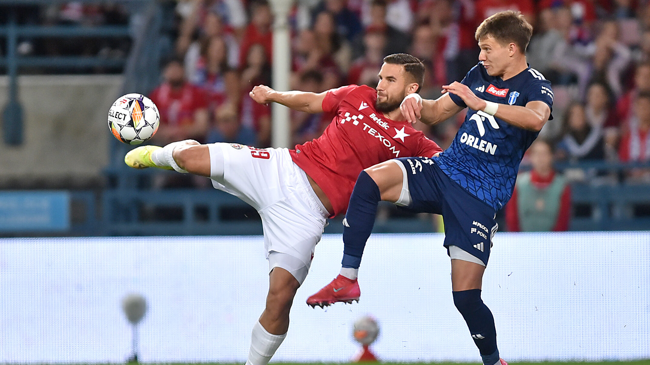 2025.05.02 Krakow
Pilka nozna , Betclic I liga , sezon 2024/25
Wisla Krakow - Wisla Plock
N/z Lukasz Zwolinski, Gleb Kuchko Kuczko
Foto Krzysztof Porebski / PressFocus

2025.05.02 Krakow
Football , Polish league, second level , 2024/2025 season
Wisla Krakow - Wisla Plock
Lukasz Zwolinski, Gleb Kuchko Kuczko
Credit: Krzysztof Porebski / PressFocus