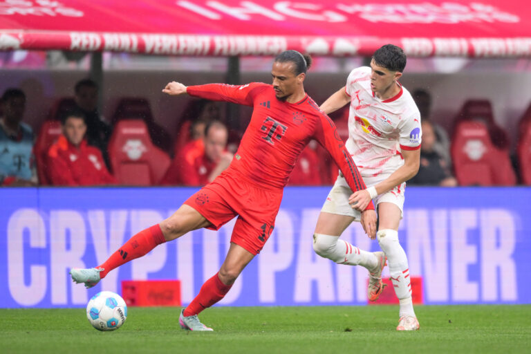 Fussball, 1. Bundesliga, 20250503, RasenBallsport Leipzig - FC Bayern Munchen. Im Bild v.l. Leroy SANE Bayern, 10, Kosta NEDELJKOVIC Leipzig, 21 Zweikampf Ball. Leipzig Red Bull Arena Sachsen Deutschland *** Soccer, 1 Bundesliga, 20250503, RasenBallsport Leipzig FC Bayern Munich In the picture from l Leroy SANE Bayern, 10 , Kosta NEDELJKOVIC Leipzig, 21 duel ball Leipzig Red Bull Arena Saxony Germany Copyright: Passion2Press/MarkusxFischerx
2025.05.03 Lipsk
pilka nozna , liga niemiecka
RB Lipsk - Bayern Monachium
Foto IMAGO/PressFocus

!!! POLAND ONLY !!!