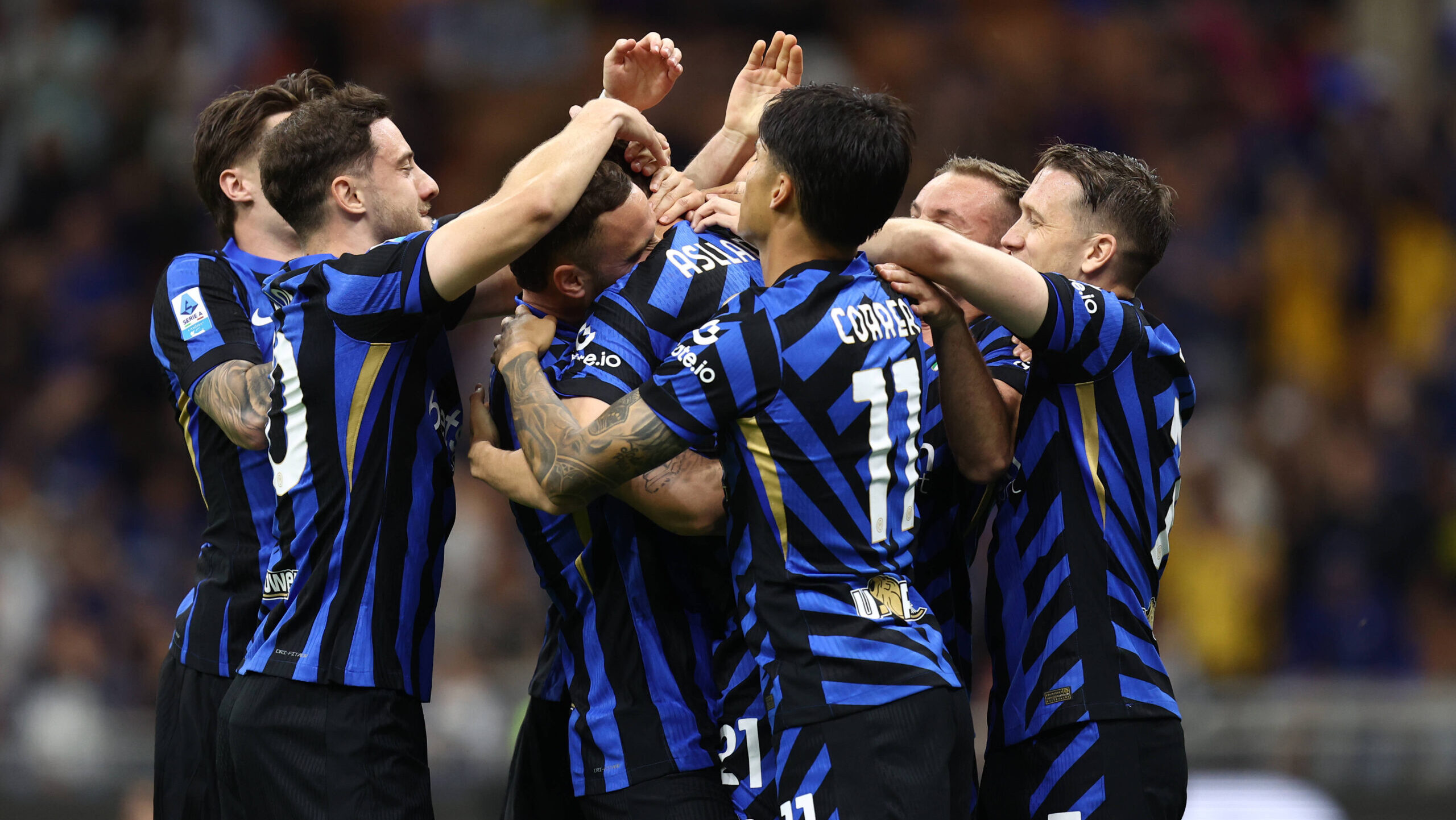 Fc Internazionale vs Hellas Verona Kristjan Asllani of Fc Internazionale celebrates with his team mates after scoring a goal during the Serie A football match beetween Fc Internazionale and Hellas Verona at Stadio Giuseppe Meazza on May 3 2025 in Milan Italy . Milano Stadio Giuseppe Meazza Italy Copyright: xMarcoxCanonierox
2025.05.03 Mediolan
pilka nozna , liga wloska
Inter Mediolan - Hellas Werona
Foto IMAGO/PressFocus
!!! POLAND ONLY !!!