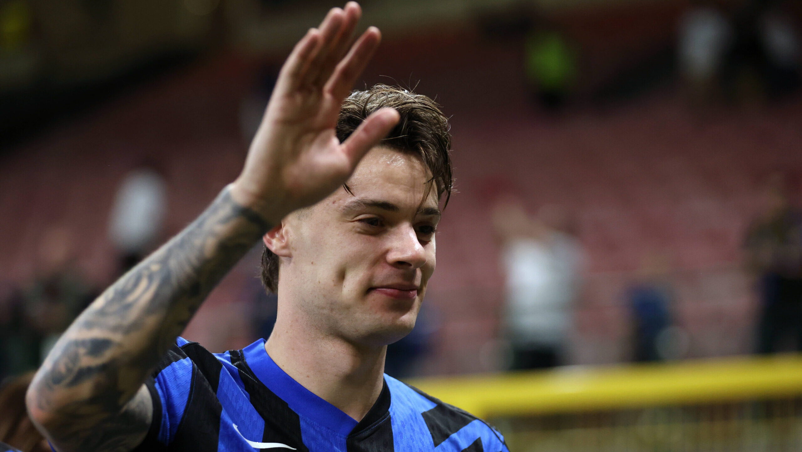 Fc Internazionale vs Hellas Verona Nicola Zalewski of Fc Internazionale greets the fans at the end of the Serie A football match beetween Fc Internazionale and Hellas Verona at Stadio Giuseppe Meazza on May 3 2025 in Milan Italy . Milano Stadio Giuseppe Meazza Italy Copyright: xMarcoxCanonierox
2025.05.03 Mediolan
pilka nozna , liga wloska
Inter Mediolan - Hellas Werona
Foto IMAGO/PressFocus

!!! POLAND ONLY !!!