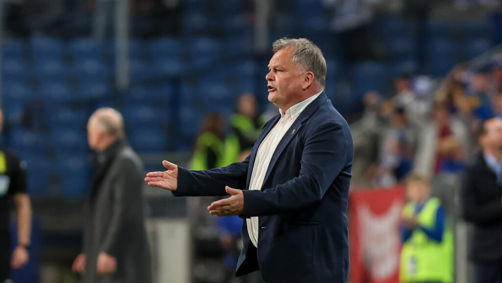 2025.05.03 Poznan
Pilka nozna Ekstraklasa sezon 2024/2025
Lech Poznan - Puszcza Niepolomice
N/z Trener Puszczy Niepolomice Tomasz Tulacz
Foto Pawel Jaskolka / PressFocus

2025.05.03 Poznan
Football Polish Ekstraklasa season 2024/2025
Lech Poznan - Puszcza Niepolomice
Credit: Pawel Jaskolka / PressFocus
