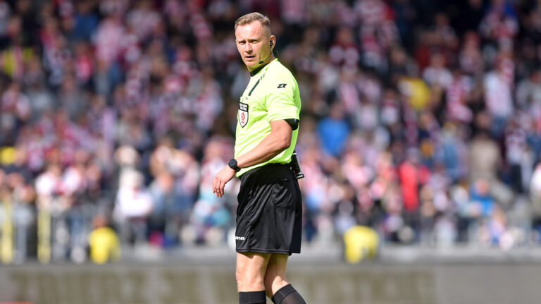 2025.05.04 Krakow
Pilka nozna , PKO BP Ekstraklasa sezon 2024/25
Cracovia Krakow - Lechia Gdansk
N/z Sedzia, arbiter glowny Piotr Lasyk
Foto Krzysztof Porebski / PressFocus

2025.05.04 Krakow
Football Polish top league , 2024/2025 season
Cracovia Krakow - Lechia Gdansk
Sedzia, arbiter glowny Piotr Lasyk
Credit: Krzysztof Porebski / PressFocus