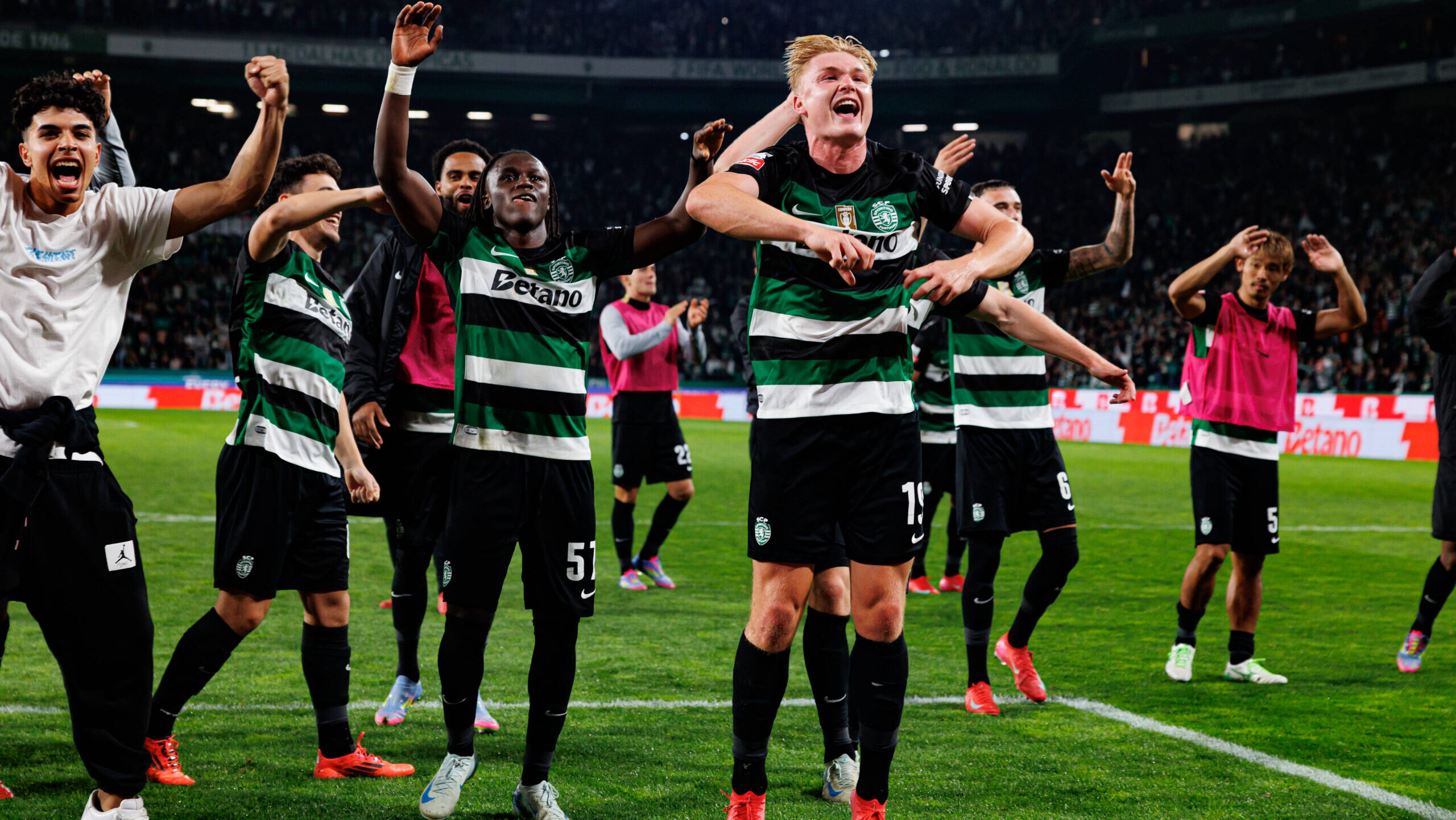 Players of Sporting seen celebrating during Liga Portugal game between teams of Sporting CP and Gil Vicente FC at Estadio Jose Alvalade Maciej Rogowski Lisbon Estadio Jose Alvalade Portugal Copyright: xMaciejxRogowskix scpgilvicente2425-514
2025.05.04 Lizbona
pilka nozna , Liga Portugalska
Sporting Lizbona - Gil Vicente FC
Foto IMAGO/PressFocus

!!! POLAND ONLY !!!