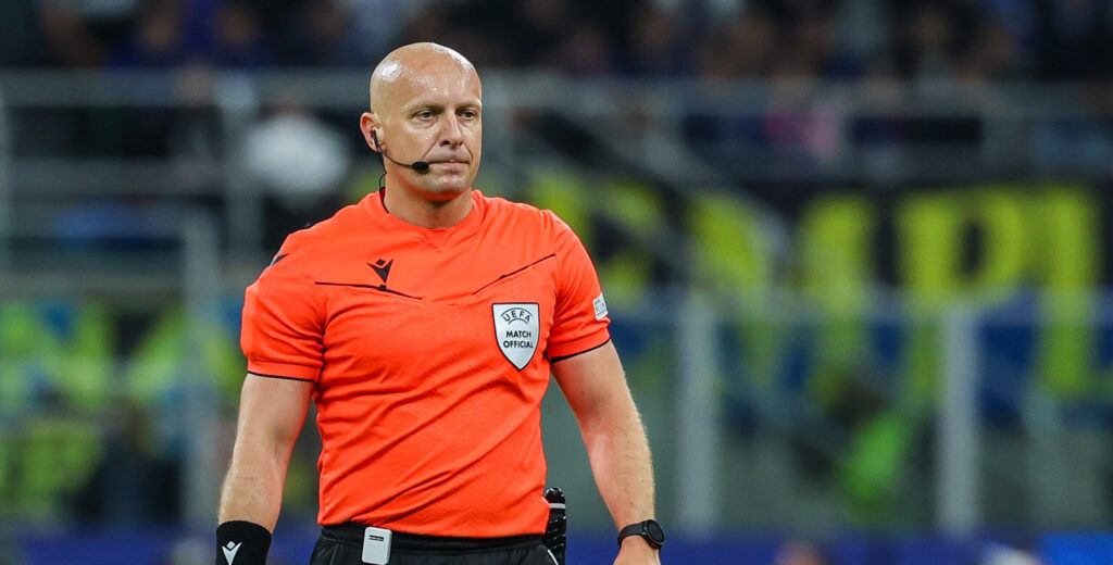 Referee Szymon Marciniak seen in action during UEFA Champions League 2024/25 Semi Final - 2nd leg football match between FC Internazionale and FC Barcelona at San Siro Stadium (Photo by Fabrizio Carabelli/IPA Sport / ipa-agency.net/IPA/Sipa USA)
2025.05.07 Mediolan
pilka nozna liga mistrzow
Inter Mediolan - FC Barcelona
Foto IPA/SIPA USA/PressFocus

!!! POLAND ONLY !!!
