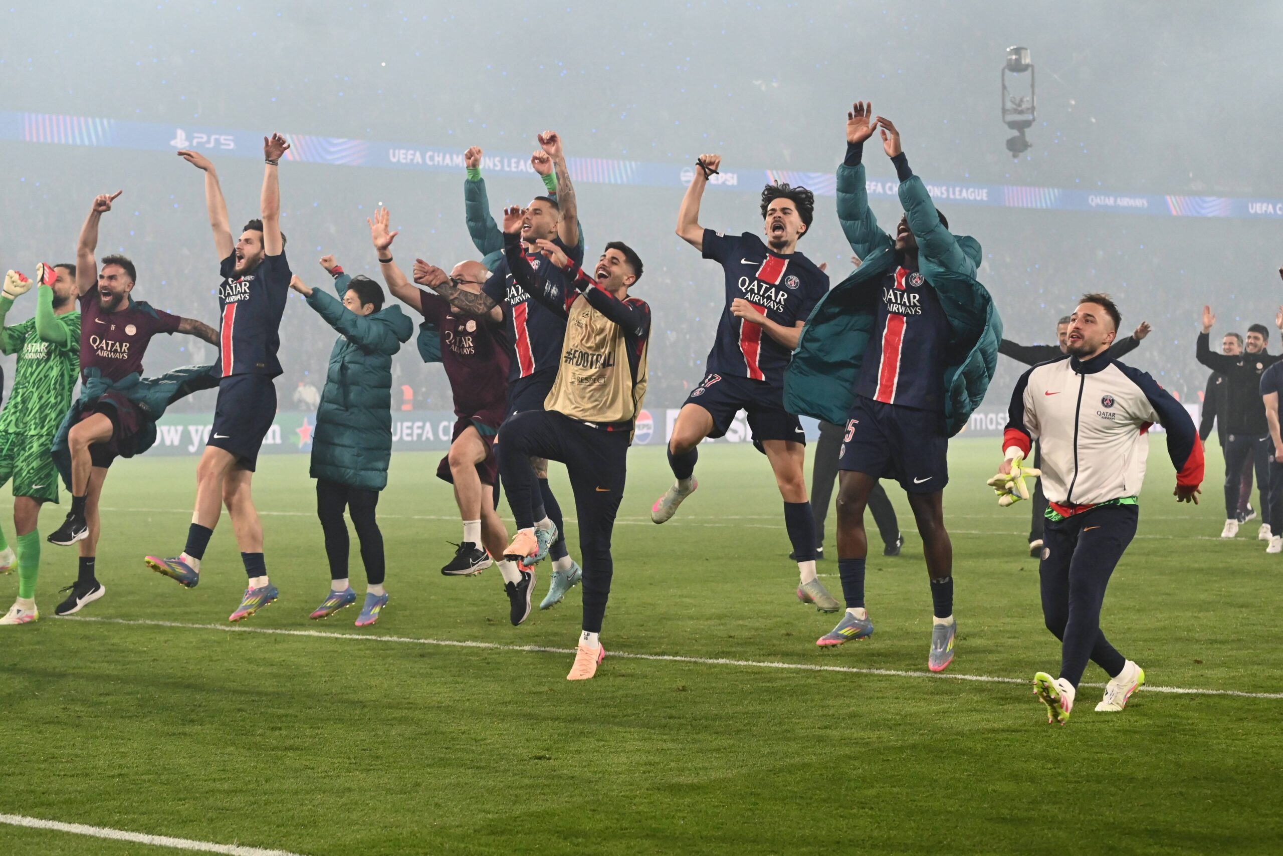 PSG players celebrate during the Champions League Semi-Final second leg match between Paris Saint Germain and Arsenal at the Parc des Princes on May 7, 2025. PSG won and advanced to the final. - 07/05/2025 - France / Ile-de-France region / Paris - PUBLICATIONxNOTxINxFRAxRUS JulienxMattiax/xLexPictorium LePictorium_0307891
2025.05.07 Paryz
pilka nozna , Liga Mistrzow
Paris Saint-Germain - Arsenal Londyn
Foto IMAGO/PressFocus

!!! POLAND ONLY !!!