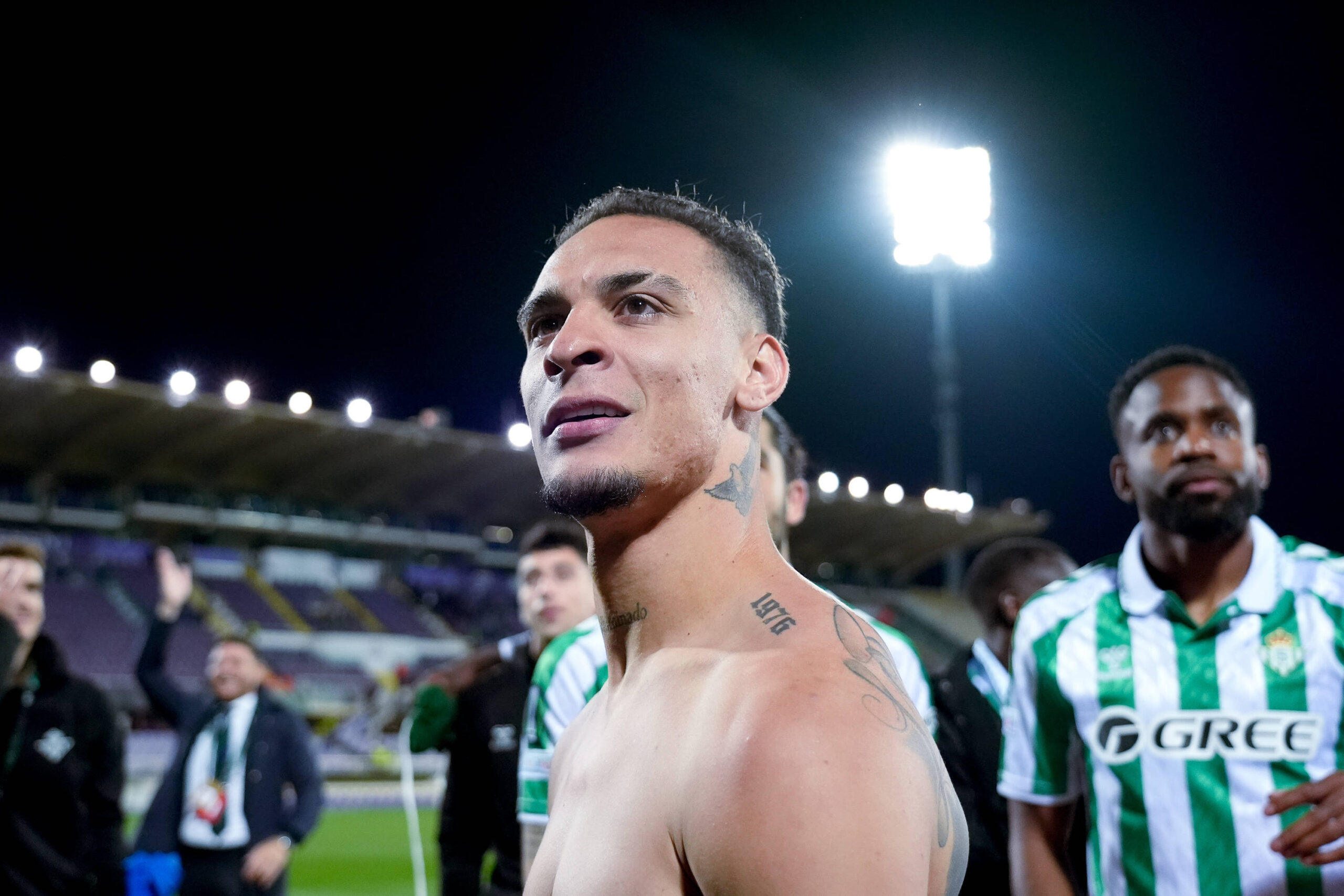 ACF Fiorentina v Real Betis Balompie - UEFA Conference League 2024/25 Semi Final Second Leg Antony Matheus dos Santos of Real Betis Balompie celebrates with his teammates reaching the final at the end of the UEFA Conference League 2024/25 Semi Final Second Leg match between ACF Fiorentina and Real Betis Balompie at Stadio Artemio Franchi on May 8, 2025 in Florence, Italy. Florence Stadio Artemio Franchi Florence Italy Copyright: xGiuseppexMaffiax UECL_Fiorentina-RealBetis080525_BRU8557
2025.05.08 Florencja
pilka nozna , Liga Konferencji
ACF Fiorentina - Real Betis Sewilla
Foto IMAGO/PressFocus
!!! POLAND ONLY !!!