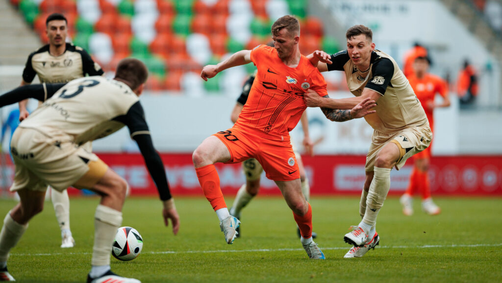 2025.05.10 Lubin
Pilka nozna PKO Ekstraklasa sezon 2024/2025
KGHM Zaglebie Lubin - Widzew Lodz
N/z Dawid Kurminowski Mateusz Zyro
Foto Tomasz Folta / PressFocus

2025.05.10 Lubin
Football PKO Ekstraklasa season 2024/2025
KGHM Zaglebie Lubin - Widzew Lodz
Dawid Kurminowski Mateusz Zyro
Credit: Tomasz Folta / PressFocus