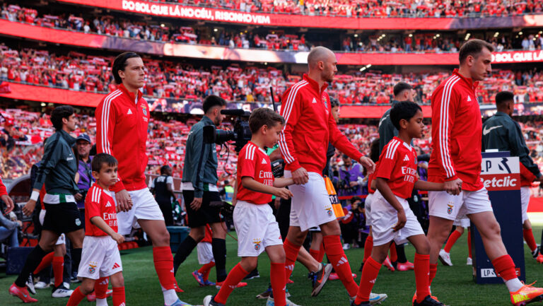 Alvaro Carreras, Fredrik Aursnes and Kerem Akturkoglu seen during Liga Portugal game between teams of SL Benfica and Sporting CP Maciej Rogowski Lisboa Estadio Da Luz Portugal Copyright: xMaciejxRogowskix slbenficasporting2425-083
2025.05.10 Lizbona
pilka nozna , liga portugalska
Benfica Lizbona - Sporting Lizbona
Foto IMAGO/PressFocus

!!! POLAND ONLY !!!