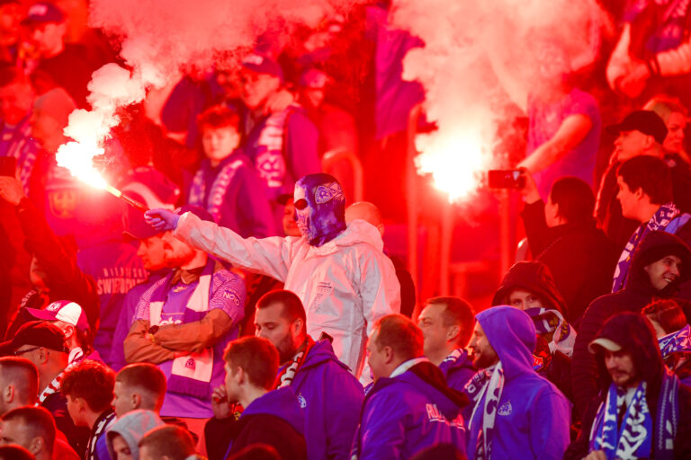 2025.05.10 Chorzow
Pilka nozna Pierwsza Liga Betclic 1 Liga Sezon 2024/2025
Ruch Chorzow - LKS Lodz
N/z kibice, trybuny, awantura, bijatyka, Stadion Slaski w Chorzowie, Kociol Czarownic, pirotechnika, piro, oprawa pirotechniczna, race, dym
Foto Marcin Bulanda / PressFocus

2025.05.10 Chorzow
Football Polish Betclic First I League Season 2024/2025
Ruch Chorzow - LKS Lodz
kibice, trybuny, awantura, bijatyka, Stadion Slaski w Chorzowie, Kociol Czarownic, pirotechnika, piro, oprawa pirotechniczna, race, dym
Credit: Marcin Bulanda / PressFocus