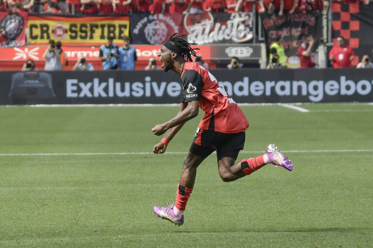 Jeremie Frimpong Leverkusen 30 jubelt nach dem Tor zum 1:0 11.05.2025 Fussball Bayer Leverkusen vs Borussia Dortmund, BayArena, Leverkusen, DFB/DFL REGULATIONS PROHIBIT ANY USE OF PHOTOGRAPHS AS IMAGE SEQUENCES AND/OR QUASI-VIDEO *** Jeremie Frimpong Leverkusen 30 cheers after scoring 1 0 11 05 2025 Soccer Bayer Leverkusen vs Borussia Dortmund, BayArena, Leverkusen, DFB DFL REGULATIONS PROHIBIT ANY USE OF PHOTOGRAPHS AS IMAGE SEQUENCES AND OR QUASI VIDEO Copyright: xpepphotox/xHorstxMauelshagenx pep00321, pep_20250511_hm_26041
2025.05.11 Leverkusen
pilka nozna , liga niemiecka
Bayer 04 Leverkusen - Borussia Dortmund
Foto IMAGO/PressFocus

!!! POLAND ONLY !!!