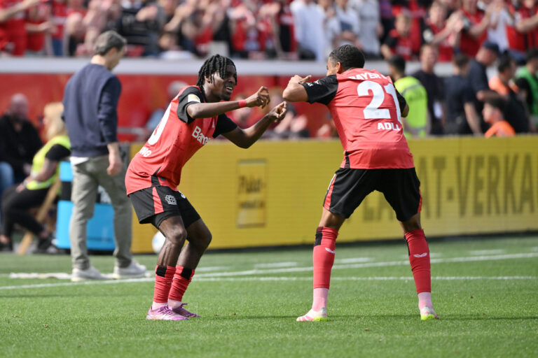 Jubel 1:0 Jeremie Frimpong Bayer 04 Leverkusen, Amine Adli Bayer 04 Leverkusen, v.li. Fussball, 11.05.2025, 1. Bundesliga, Saison 2024/2025, 33. Spieltag, Bayer 04 Leverkusen - Borussia Dortmund 2:4 Foto: Maik Holter/Team2sportphoto DFL regulations prohibit any use of photographs as image sequences and/or quasi-video Leverkusen BayArena Nordrhein Westfalen Deutschland *** Cheers 1 0 Jeremie Frimpong Bayer 04 Leverkusen , Amine Adli Bayer 04 Leverkusen , v li Football, 11 05 2025, 1 Bundesliga, Season 2024 2025, 33 Matchday, Bayer 04 Leverkusen Borussia Dortmund 2 4 Photo Maik Holter Team2sportphoto DFL regulations prohibit any use of photographs as image sequences and or quasi video Leverkusen BayArena Nordrhein Westfalen Germany Team2
2025.05.11 Leverkusen
pilka nozna , liga niemiecka
Bayer 04 Leverkusen - Borussia Dortmund
Foto IMAGO/PressFocus
!!! POLAND ONLY !!!