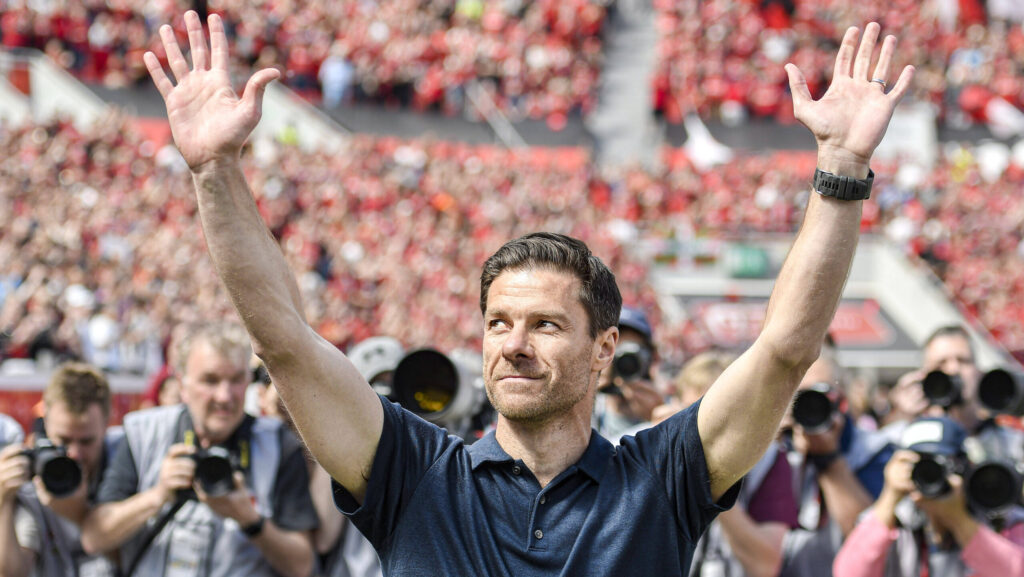 Xabi Alonso Leverkusen Coach bei seiner Verabschiedundung Gestik / Geste / gestikuliert / Mimik / starker Gesichtsausdruck / Emotion. 11.05.2025 Fussball Bayer Leverkusen vs Borussia Dortmund, BayArena, Leverkusen, DFB/DFL REGULATIONS PROHIBIT ANY USE OF PHOTOGRAPHS AS IMAGE SEQUENCES AND/OR QUASI-VIDEO *** Xabi Alonso Leverkusen Coach at his farewell gesture gestures gestures facial expressions strong facial expression emotion 11 05 2025 Soccer Bayer Leverkusen vs Borussia Dortmund, BayArena, Leverkusen, DFB DFL REGULATIONS PROHIBIT ANY USE OF PHOTOGRAPHS AS IMAGE SEQUENCES AND OR QUASI VIDEO Copyright: xpepphotox/xSaschaxWeizx pep00321, pep_20250511_hm_27104
2025.05.11 Leverkusen
pilka nozna , liga niemiecka
Bayer 04 Leverkusen - Borussia Dortmund
Foto IMAGO/PressFocus

!!! POLAND ONLY !!!