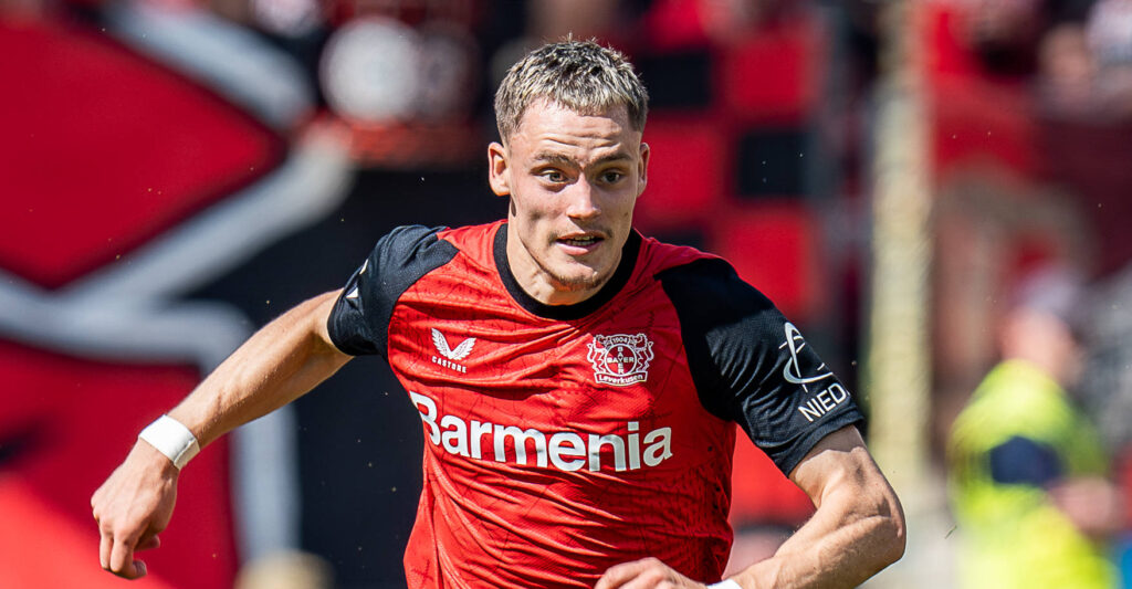 11.05.2025, Bayer 04 Leverkusen vs. Borussia Dortmund, 1. Bundesliga, 33. Spieltag Florian Wirtz Bayer 04 Leverkusen, 10 Wichtiger Hinweis: Gemaess den Vorgaben der DFL Deutsche Fussball Liga bzw. des DFB Deutscher Fussball-Bund ist es untersagt, in dem Stadion und/oder vom Spiel angefertigte Fotoaufnahmen in Form von Sequenzbildern und/oder videoaehnlichen Fotostrecken zu verwerten *** 11 05 2025, Bayer 04 Leverkusen vs Borussia Dortmund, 1 Bundesliga, 33 Matchday Florian Wirtz Bayer 04 Leverkusen, 10 Important note According to the regulations of the DFL German Football League and the DFB German Football Association, it is prohibited to use photographs taken in the stadium and / or of the match in the form of sequential images and / or video-like photo series Copyright: xBahhoxKarax
2025.05.11 Leverkusen
pilka nozna , liga niemiecka
Bayer 04 Leverkusen - Borussia Dortmund
Foto IMAGO/PressFocus

!!! POLAND ONLY !!!
